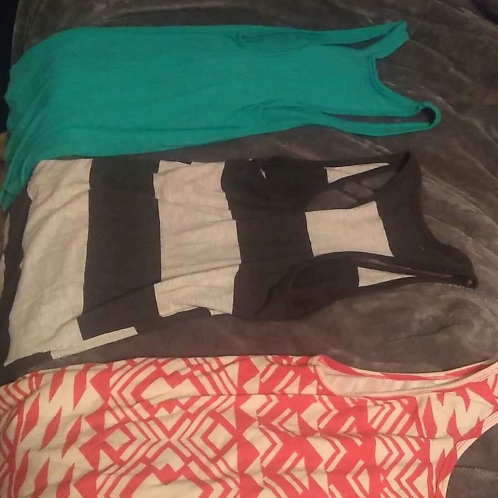 Tank top bundle - Picture 5 of 5